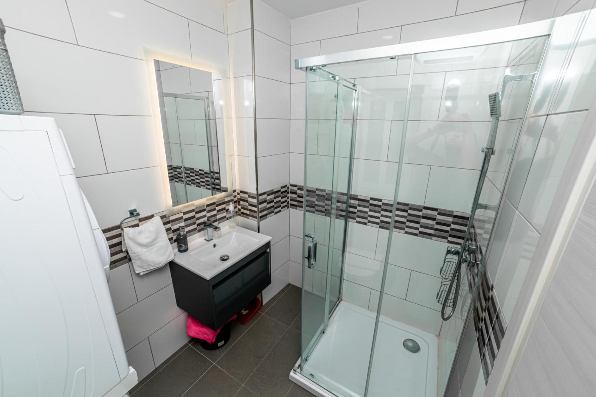 Sea Breeze, Spacious 2-Bedroom Lux Seaside Apartments St. Paul's Bay Exterior photo